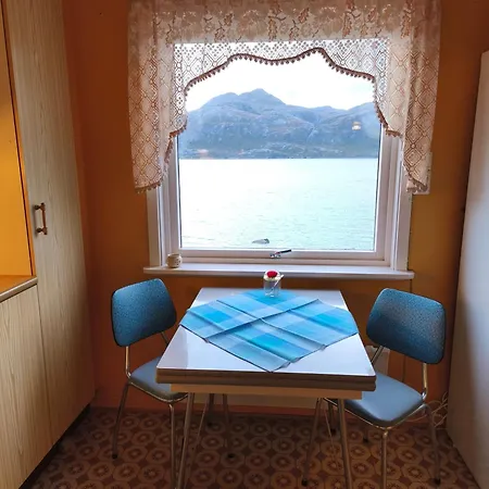 Δωμάτια σε οικογενειακή κατοικία With Midnight-sun And Norhern-light View Vestvagoy