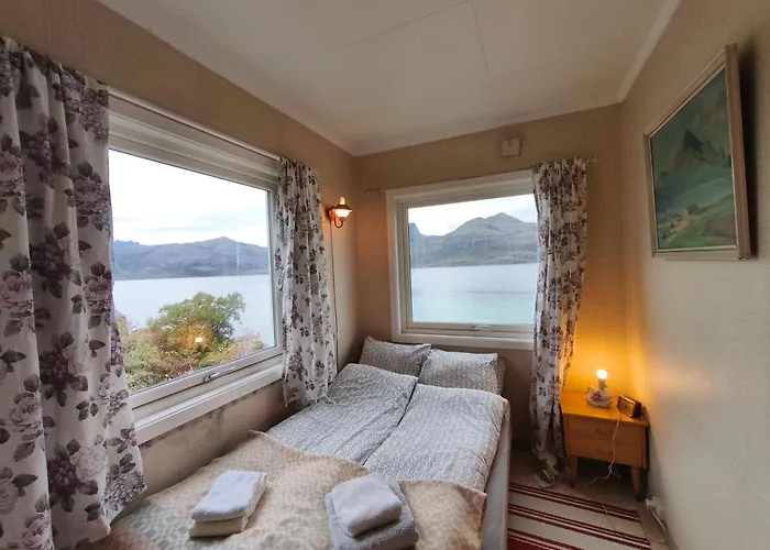 Séjour chez l'habitant With Midnight-sun And Norhern-light View Vestvagoy