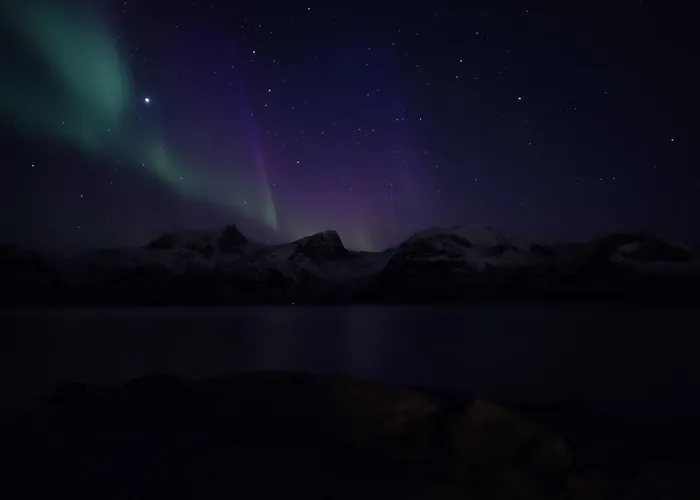 With Midnight-sun And Norhern-light View Séjour chez l'habitant Vestvagoy